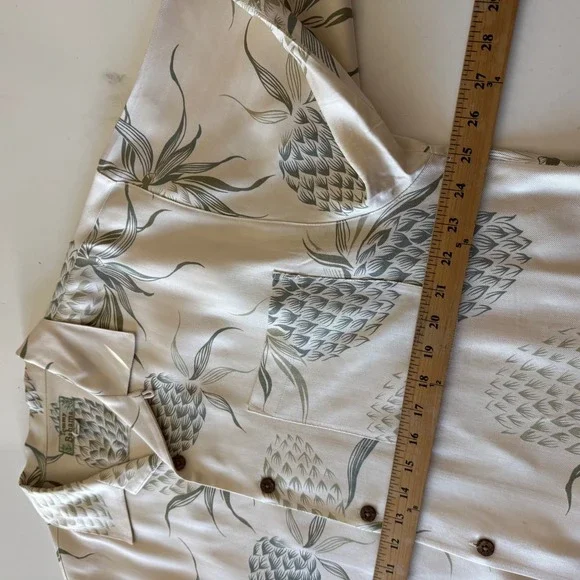 Tommy Bahama Mens Large 100% Silk Off White Pineapple Print Camp Shirt STAINED - Picture 6 of 7